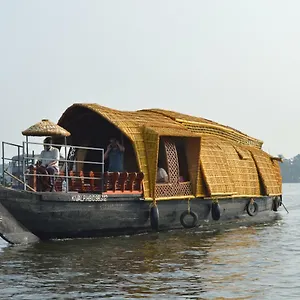 https://tharas-eco-houseboat.hotels-alappuzha.com