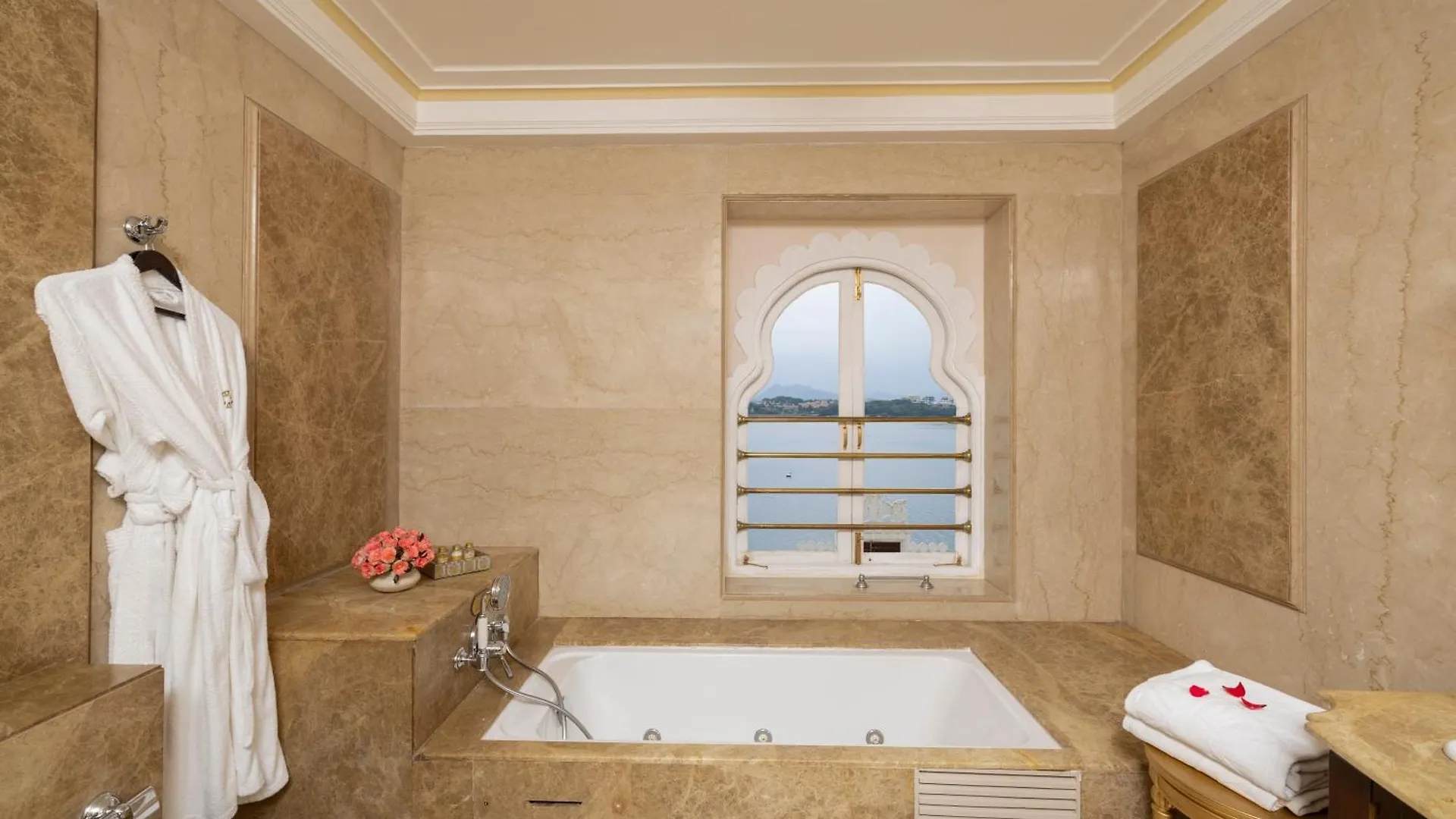 Taj Fateh Prakash Palace Udaipur 5*,